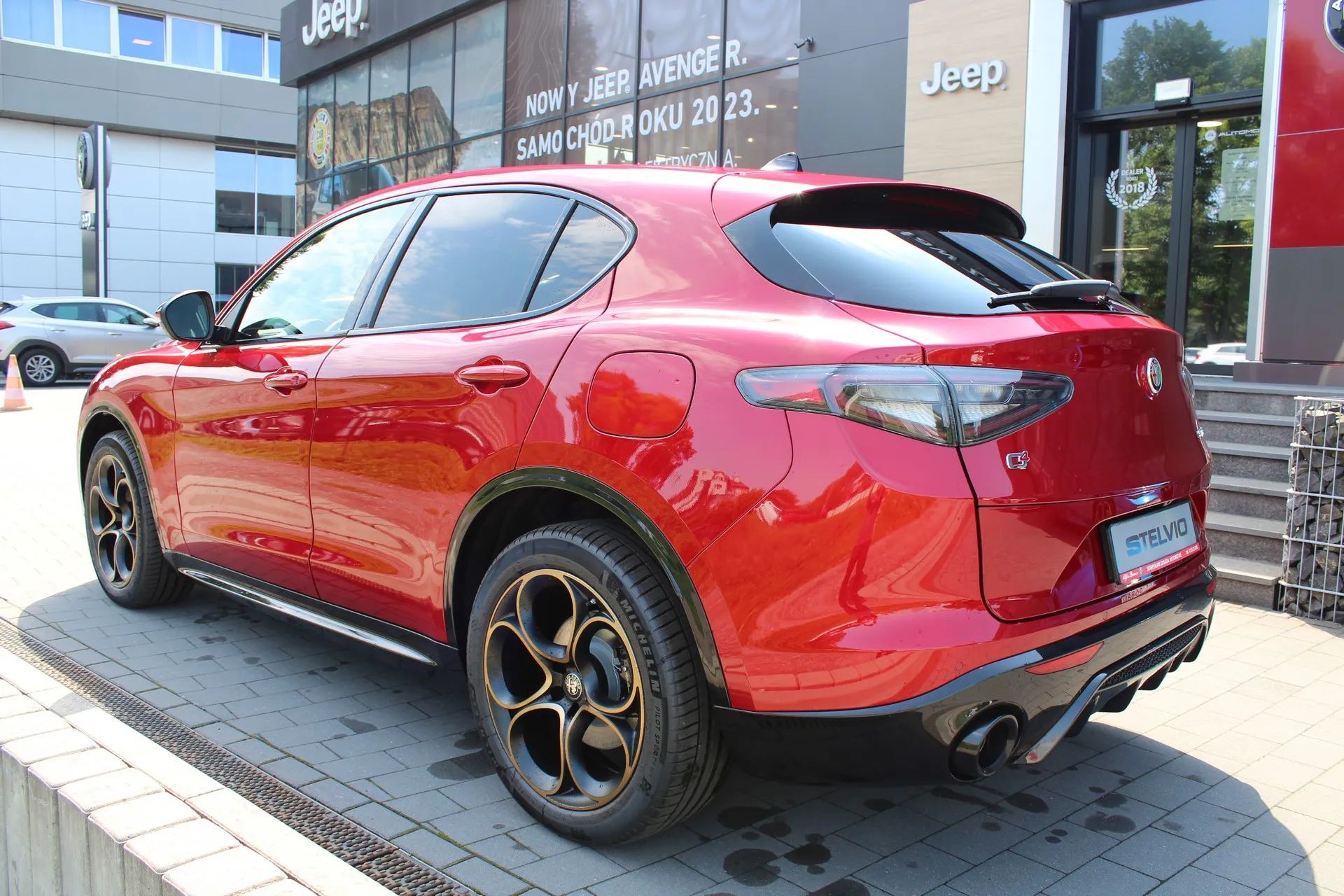 Alfa Romeo Stelvio INTENSA w kolorze Etna Red / Leasing od 100% / Kredyt od 0%