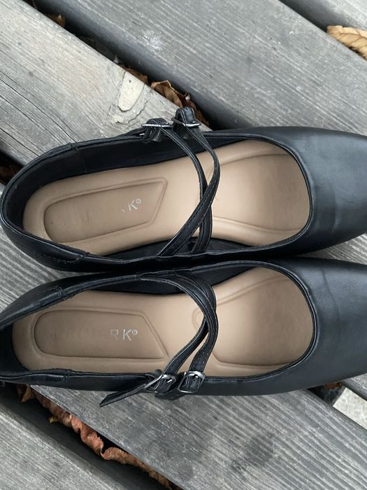 Стильні балетки з ремінцями Primark