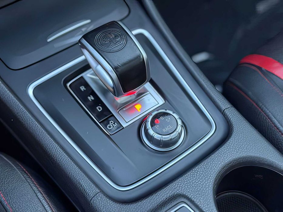 Mercedes-Benz GLA      2016