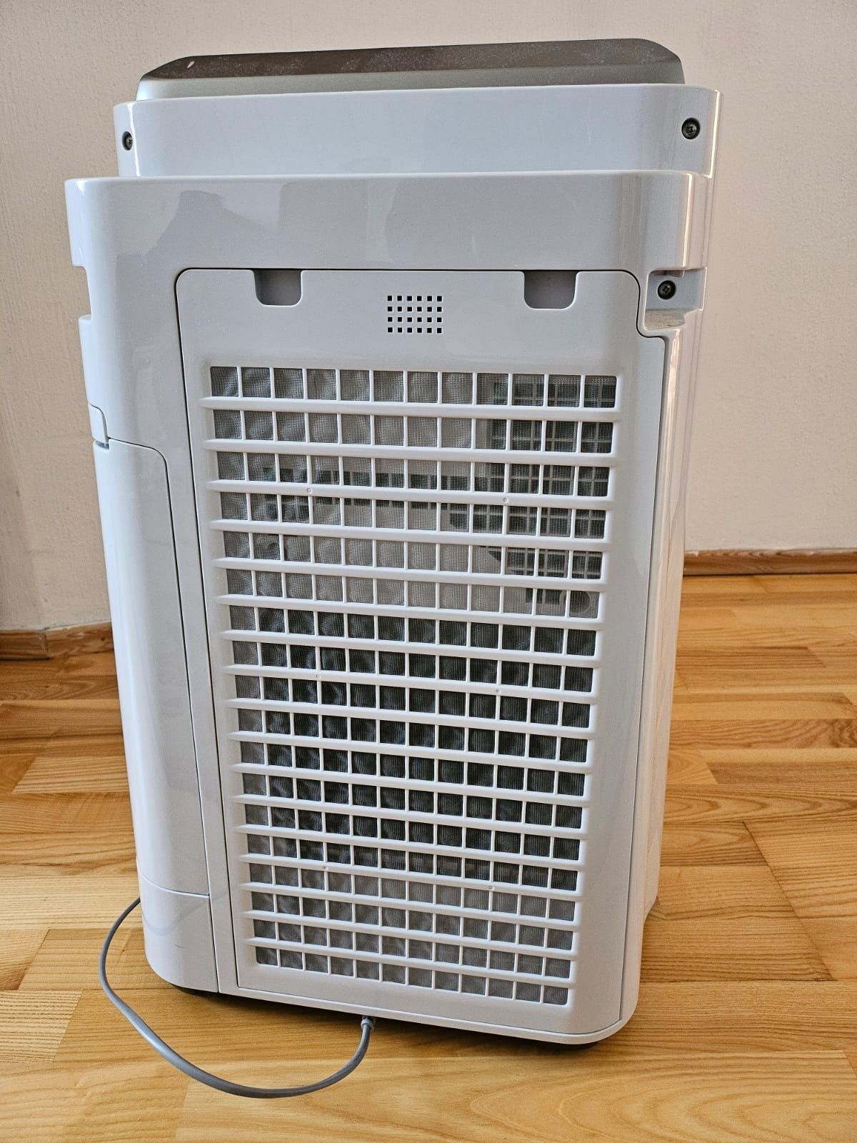 Oczyszczacz powietrza Sharp ua-hd60e-l z funkcją nawilżania.