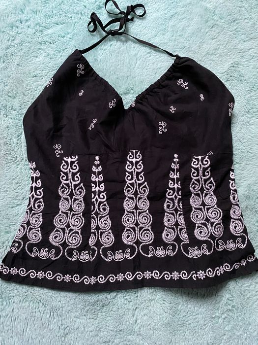 Top wiązany na szyi