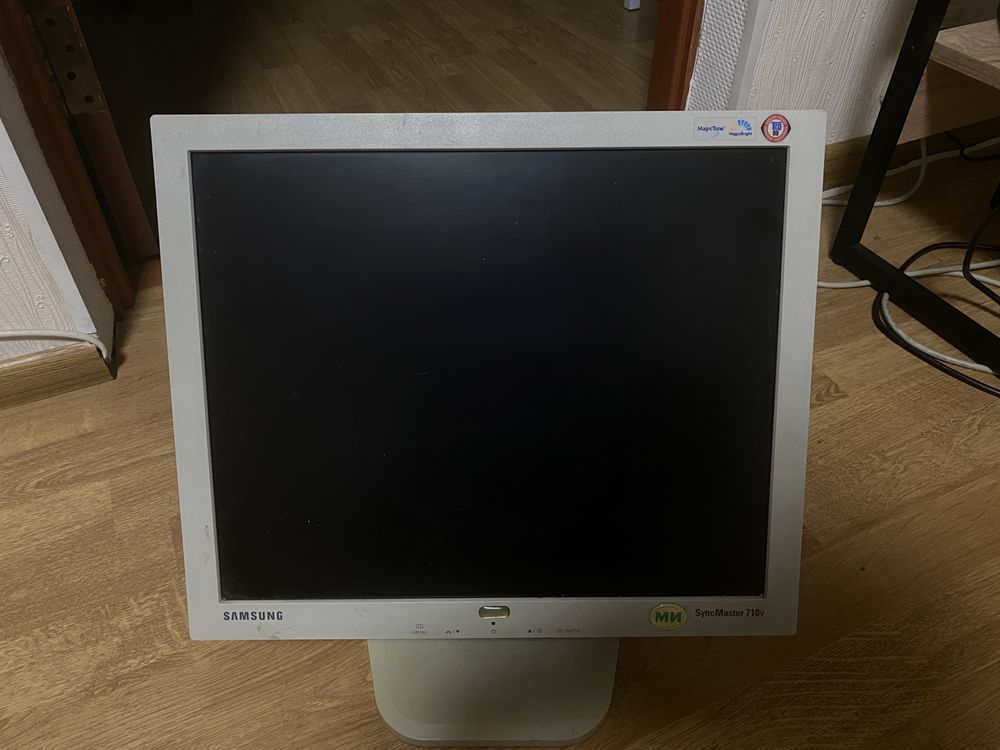 Монитор Samsung SyncMaster 710V