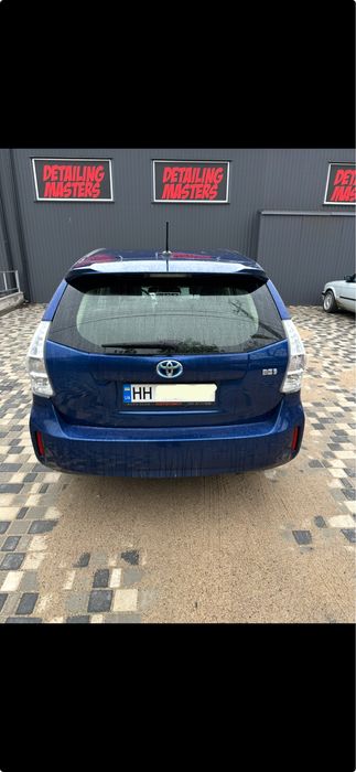 Сдам в аренду авто TOYOTA   Prius V  2013 год под такси