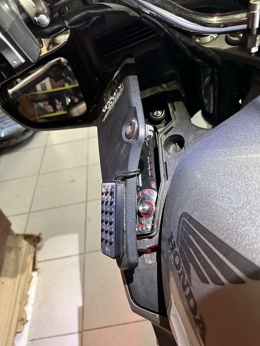 Honda Pan European ST1300 com radio e colunas
