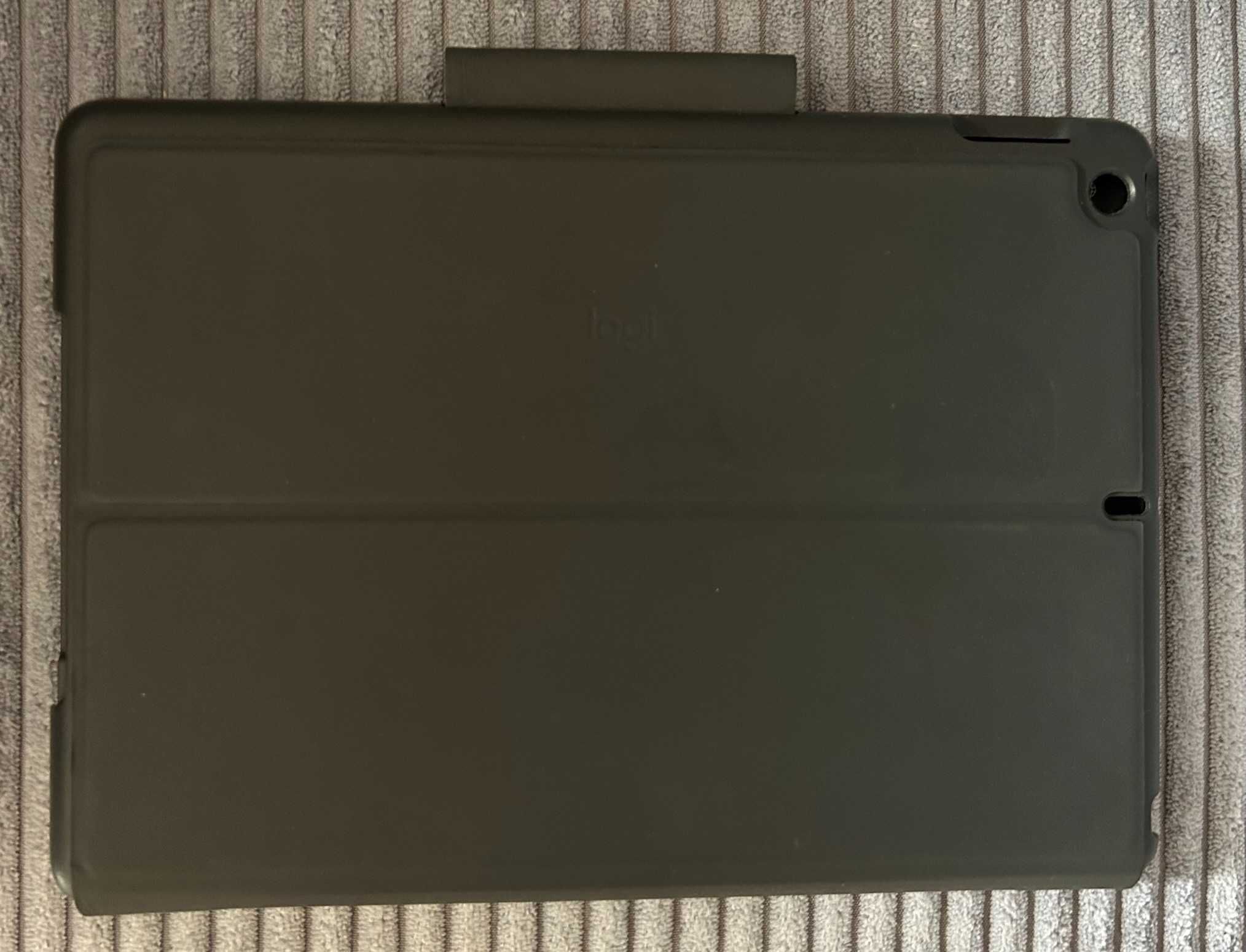 Tablet Apple iPad 9 gen 64GB Wi-Fi Szary + logitech Slim Folio