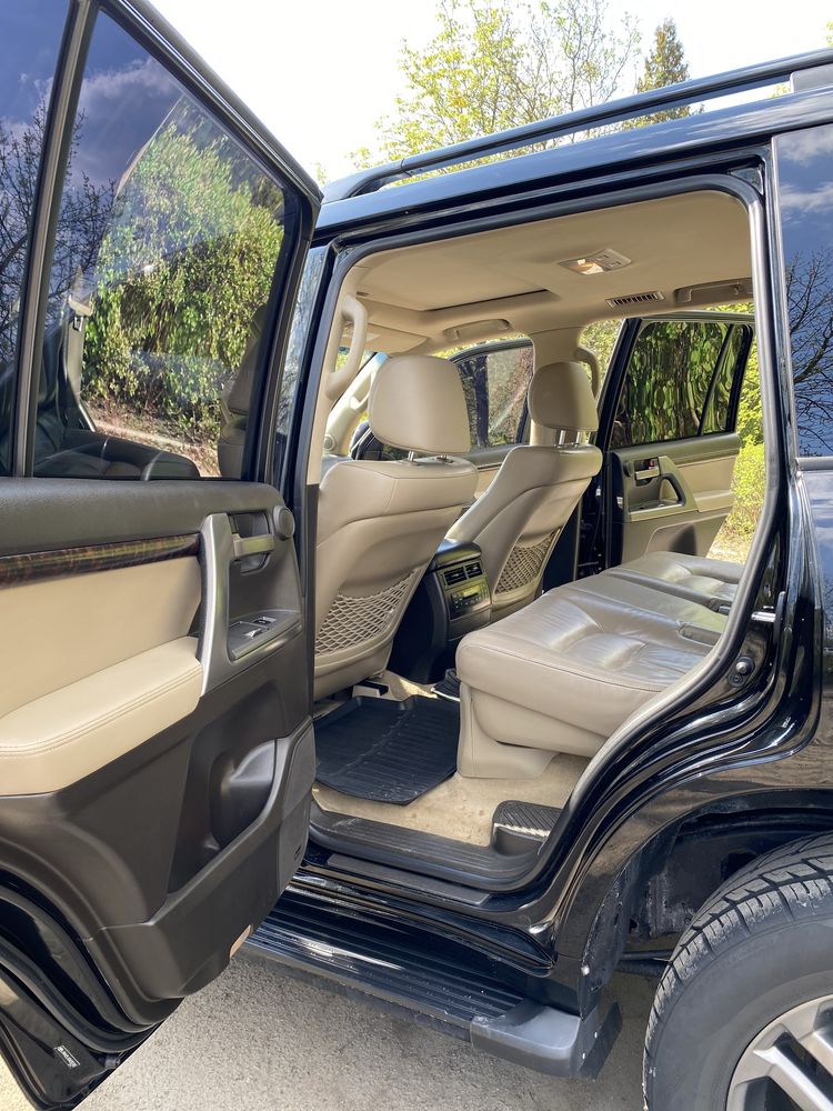 Toyota Land Cruiser  2011