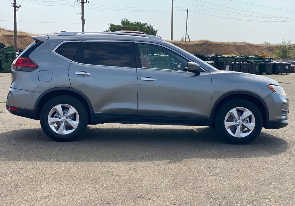 Автомобиль Nissan Rogue