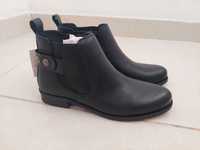 Botas NOVAS tam 35 a 40