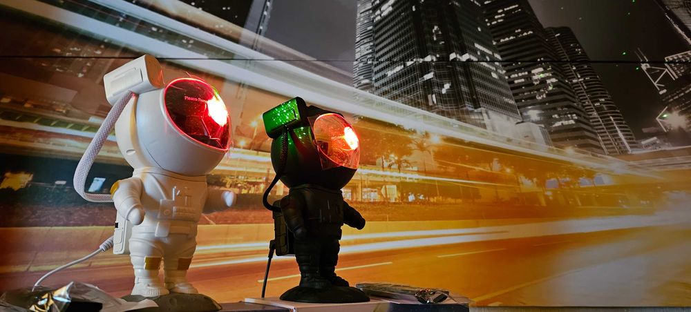 Нічник-проектор чорний Астронавт - Зоряне небо