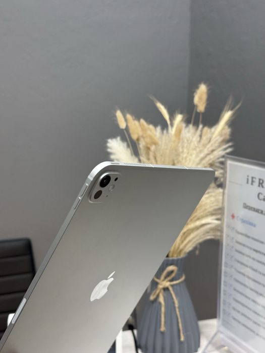 iPad Pro 13” 256gb Silver M4 . Wi-Fi + LTE (підтримка сім)