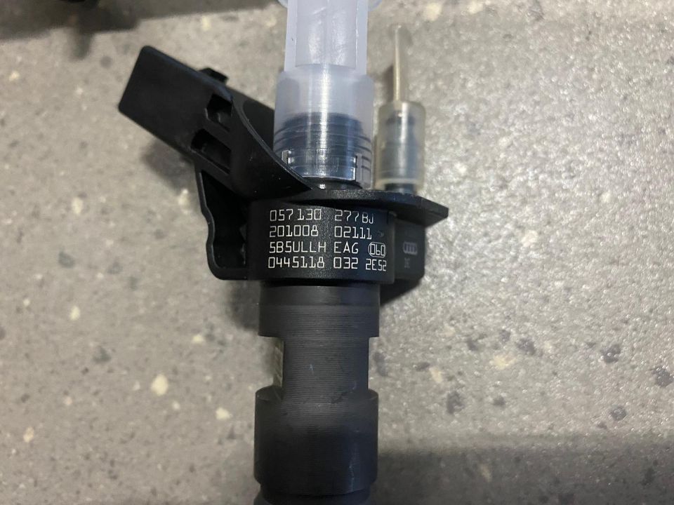 wtryskiwacz nowy audi q7 q8 a8 d5 4.0 tdi bj