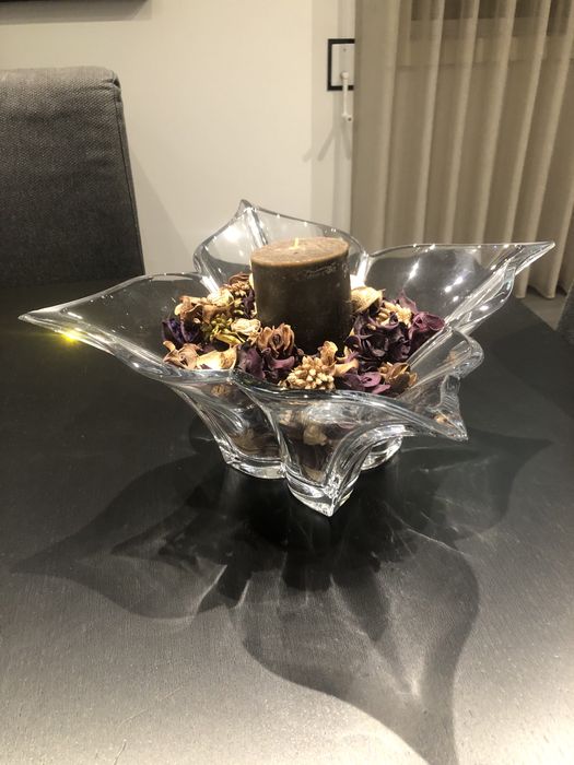 Centro de mesa em cristal com dois casticáis em cristal