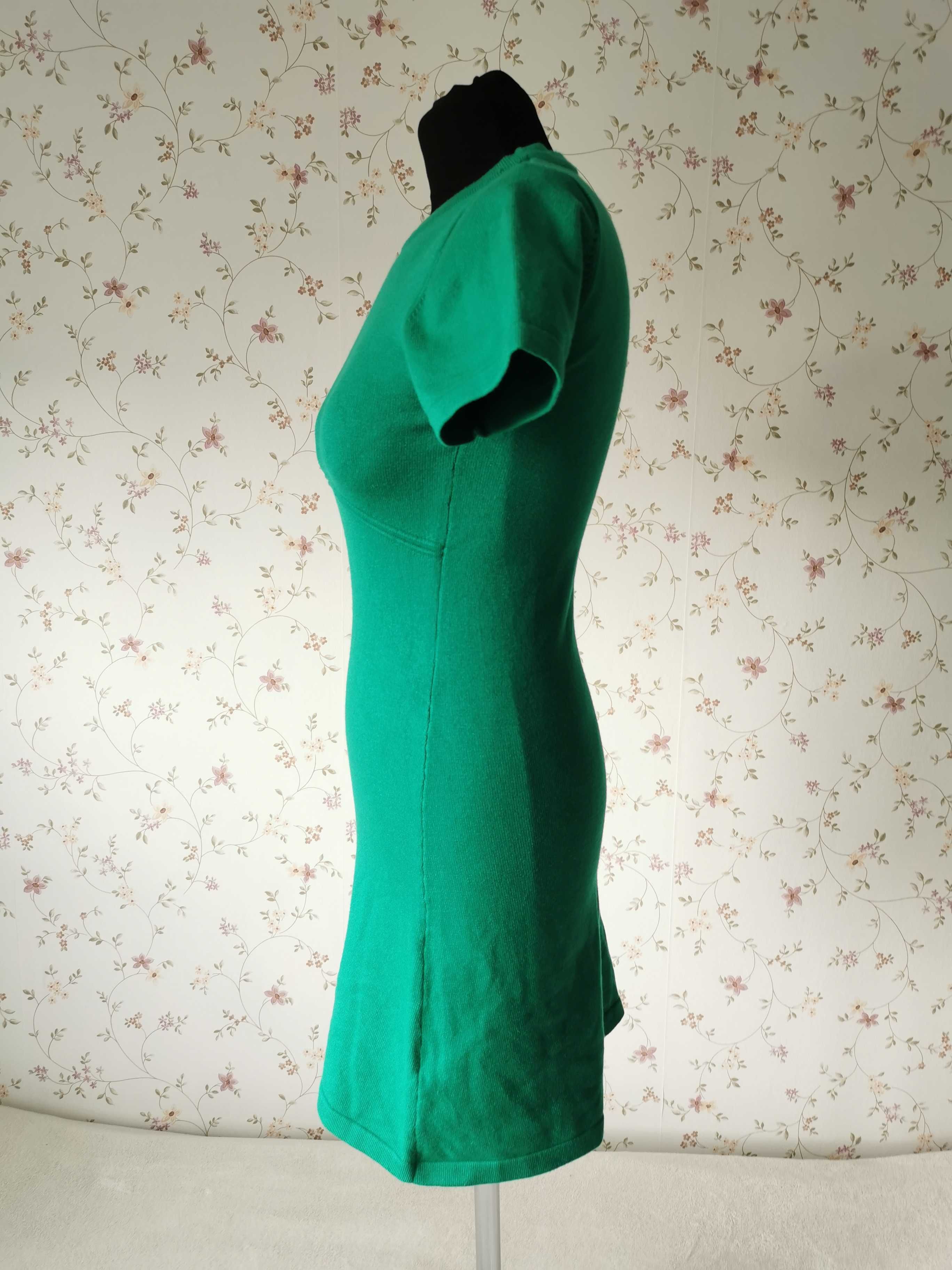 Zielona, dopasowana sukienka urocza