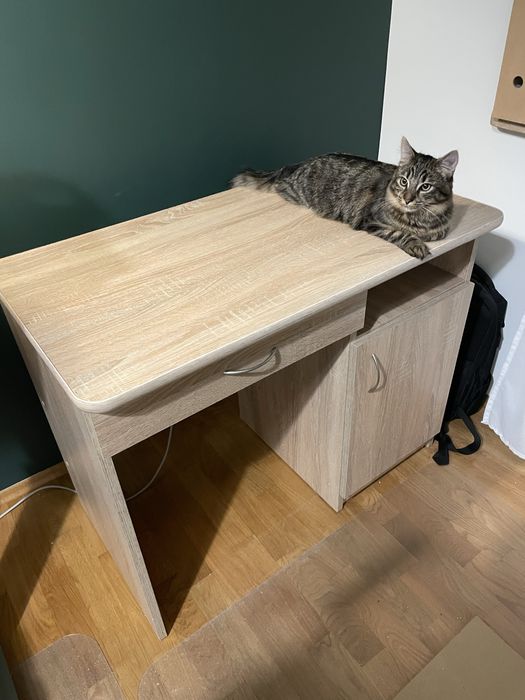 Biurko z szafkami i szufladą