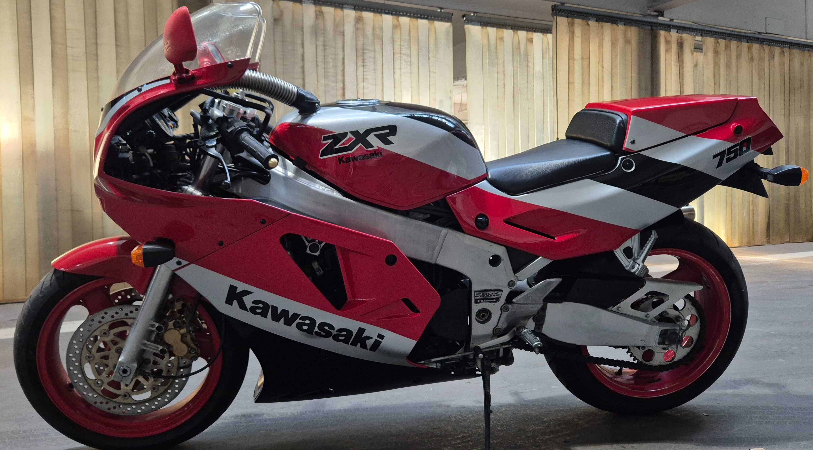 Kawasaki zxr 750