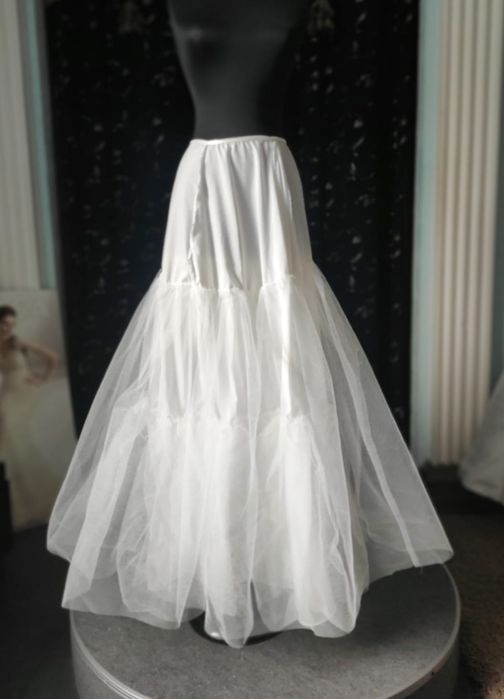 Подьюбник под платье разных видов.