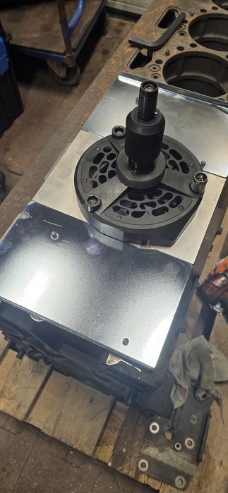 Frezowanie bloku silnika gniazd tulei Scania