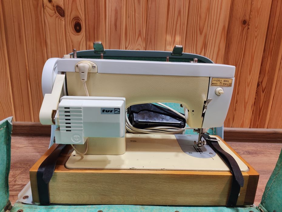 Швейна машинка Чайка 132 М