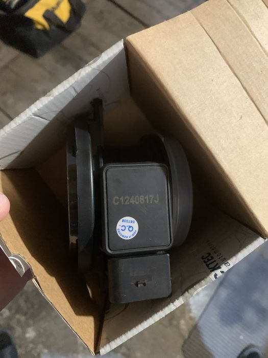 Датчик росхода воздуха  мерседес 1,8 бензин