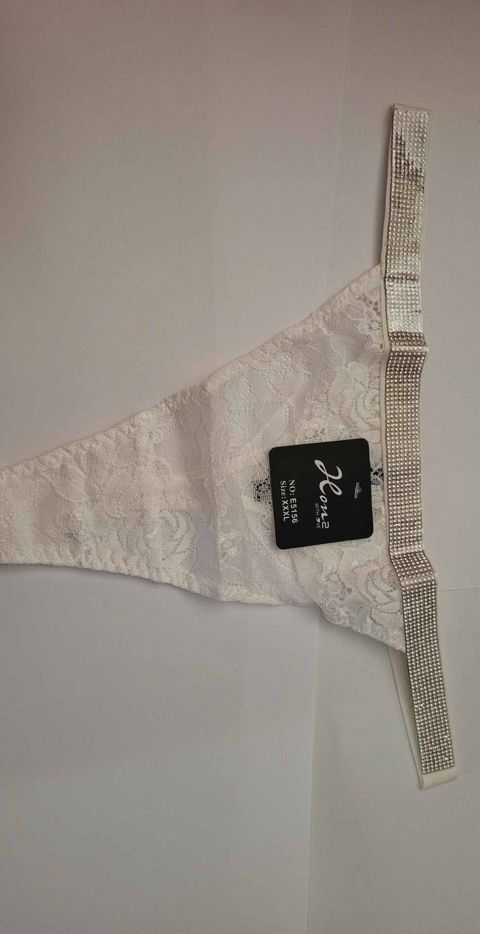 Nowe.stringi białe