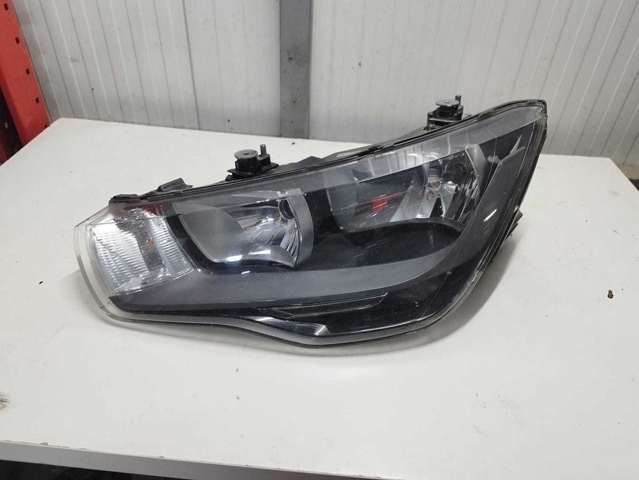 Farol Audi A1 frente esquerdo
