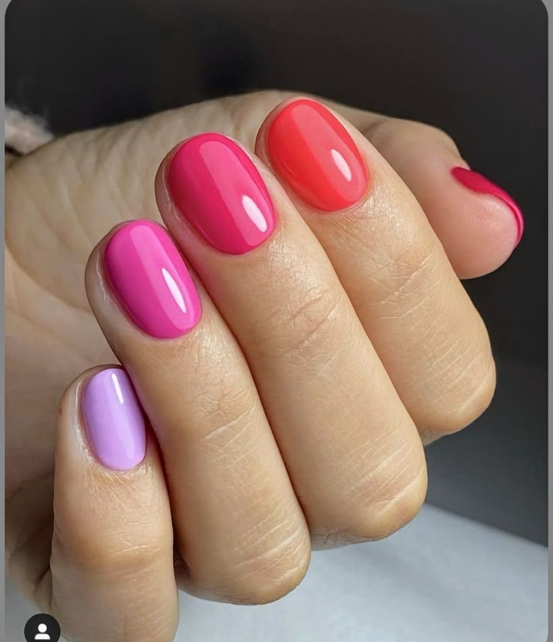 Paznokcie. Manicure i pedicure.