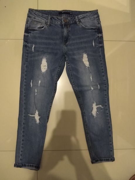 Sprzedam spodnie jeansowe r. 36 S sinsay z dziurami
