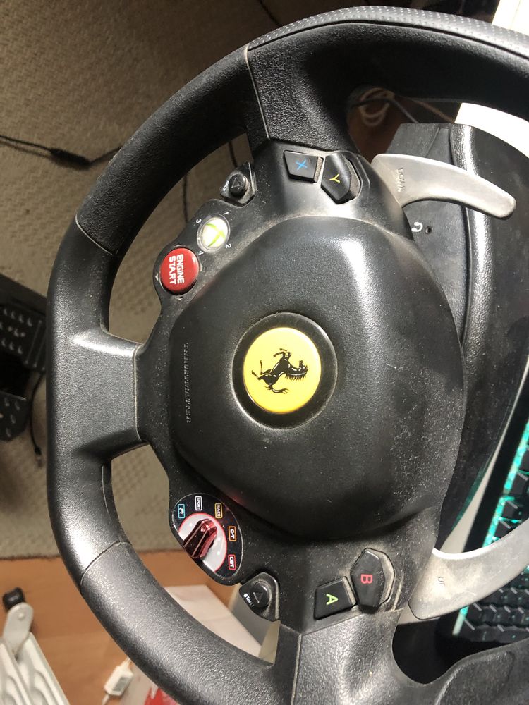 Volante Thrustmaster 458 italy e pedais