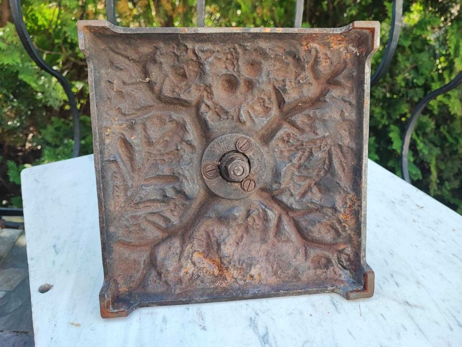 Secesyjny żeliwny stojak pod choinkę