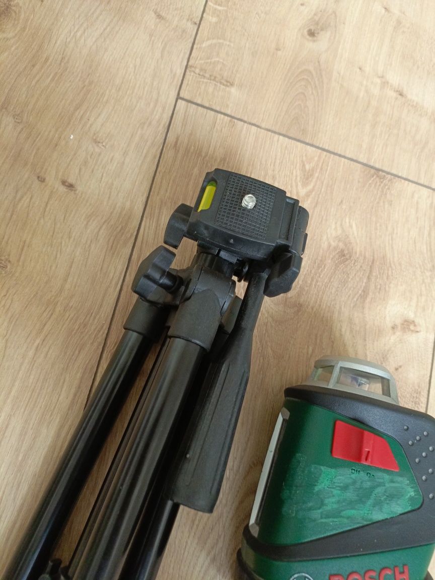 Laser krzyżowy Bosch PLL 360 poziomica laserowa liniowy
