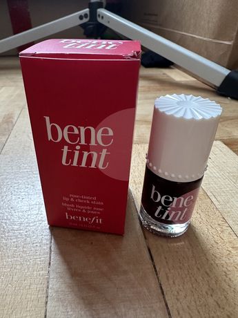 Benefit Bene Tint -  Kultowy Róż w płynie do policzków i ust 10 ml