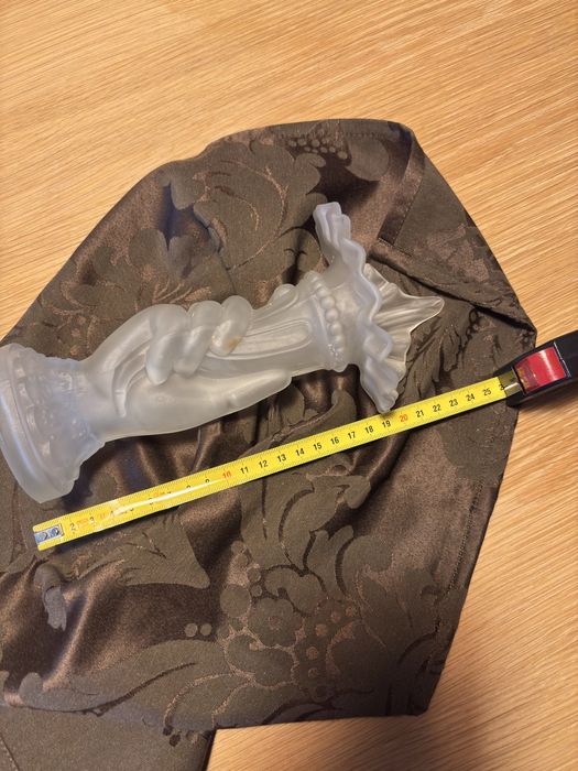 Jarra antiga em vidro fosco.