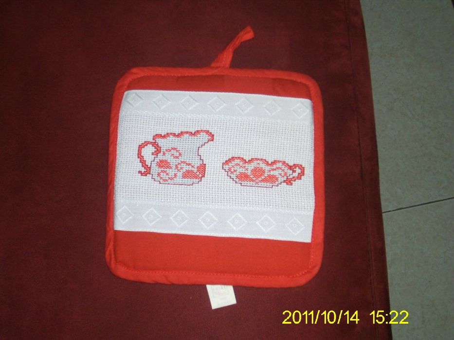 Faço Ponto de cruz entre outros trabalhos