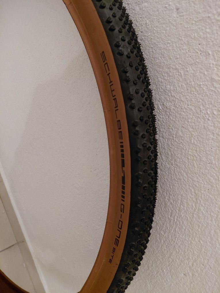 Pneus Schwalbe G-One Bite (700x45) - Novos