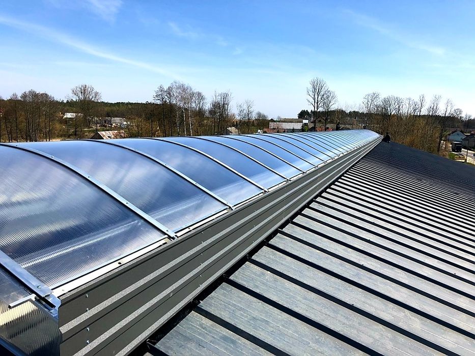 Świetlik kalenicowy oborowy do obory dachowy