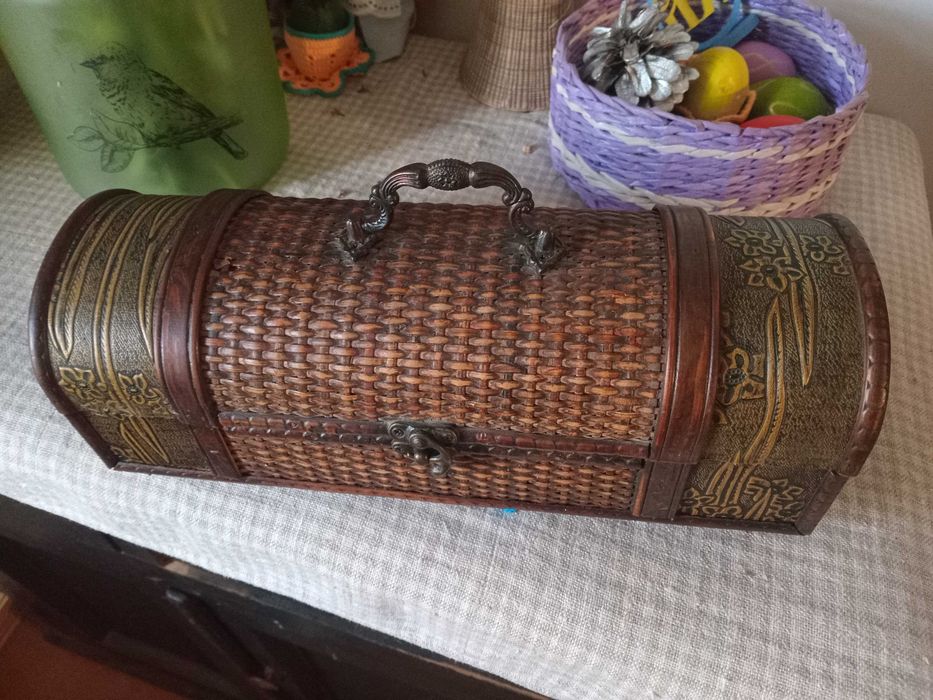 Шкатулка файна для жиночих прикрас, або на кшталт того.