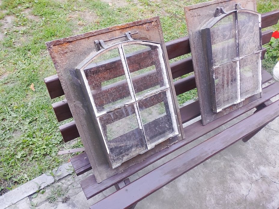 Żeliwne wyłazy 6 sztuk , okna dachowe loft