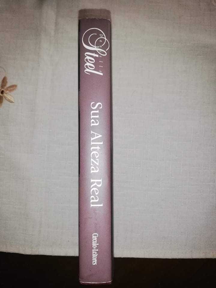 Vendo livro (Danielle Steel/ sua alteza real)