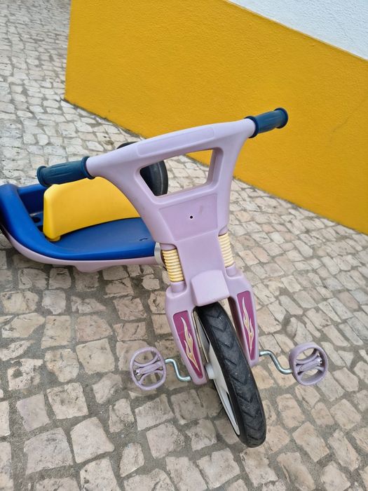 Radio flyer triciclo reversível