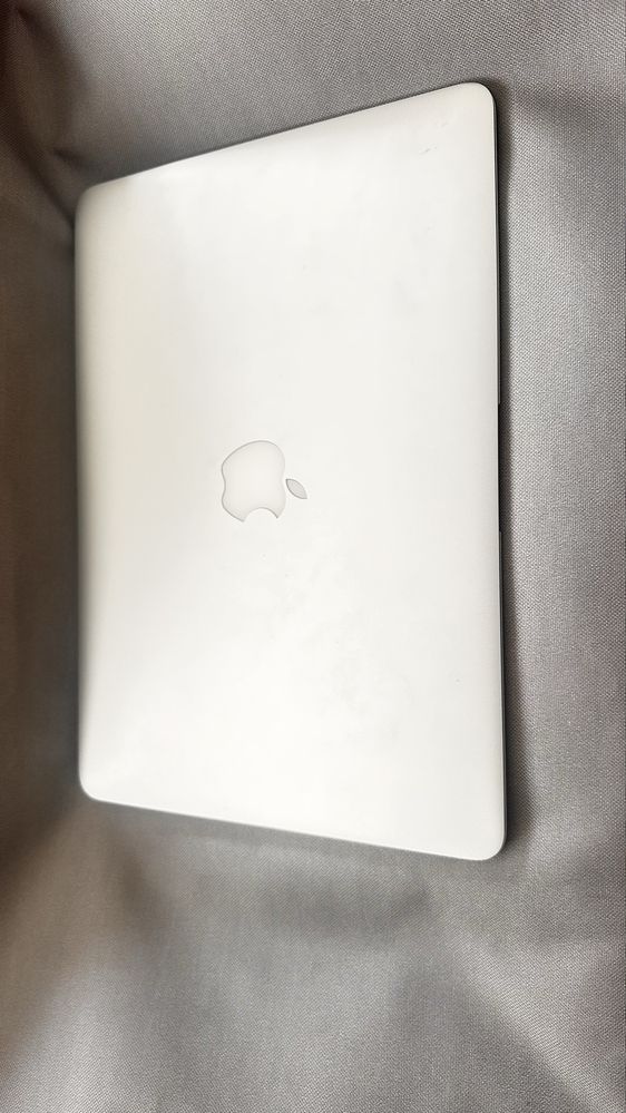 Mac book air 13” I5 SSD128GB