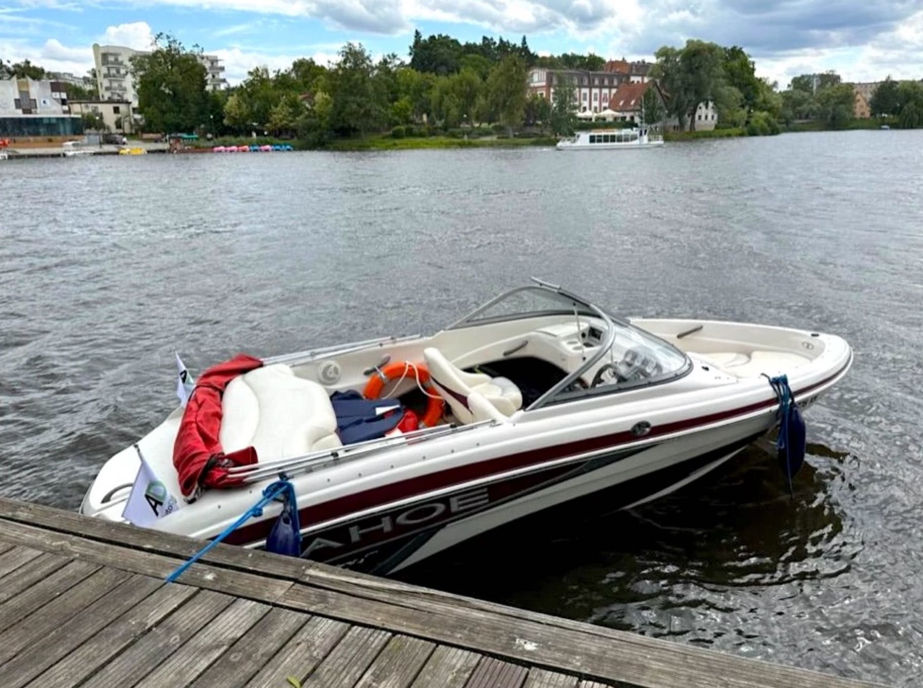 Motorówka Tahoe Q4 3.0 - Łódź motorowa nie Sea Ray Bayliner Cobalt