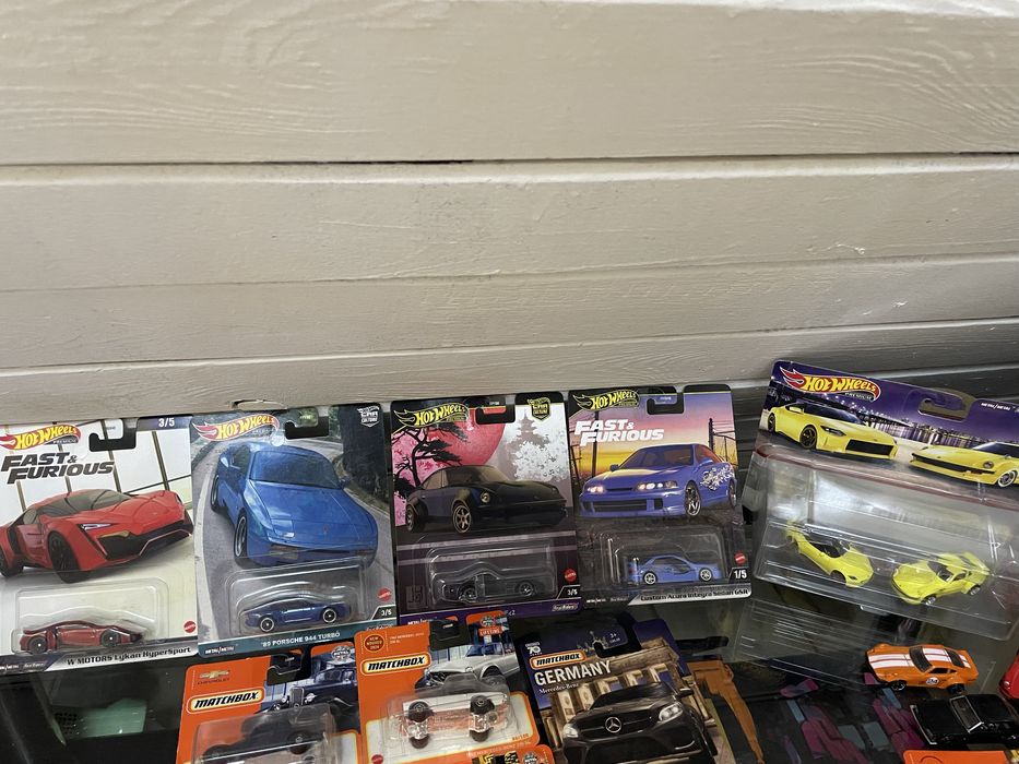 Sprzedam kolekcje Hot Wheelsów