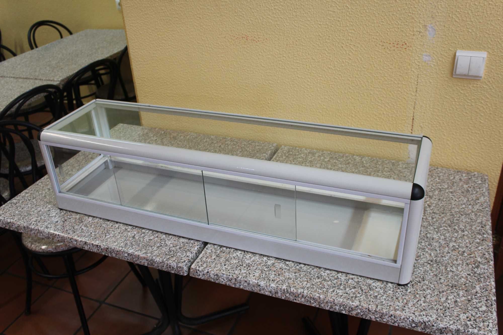 Vitrine para sandes e bolos