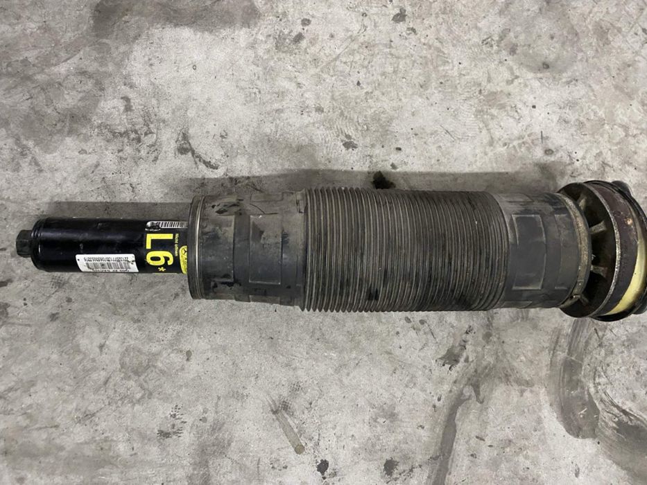 Гідростійка амортизатор передня ліва Mercedes W221