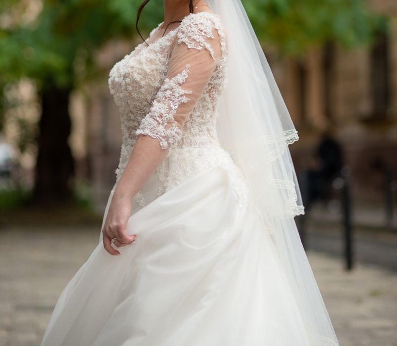 Оренда,продаж Весільне плаття молочного кольору