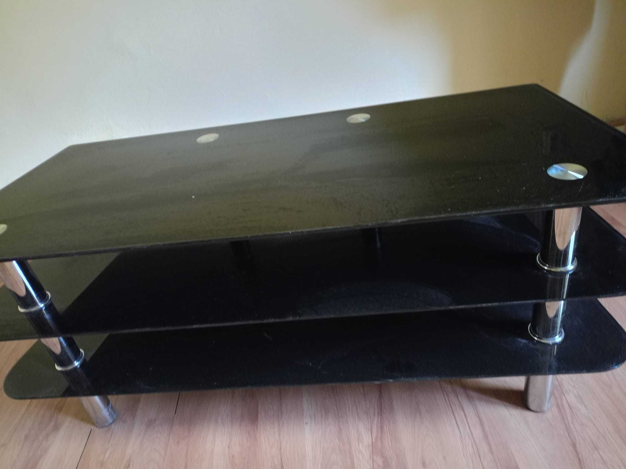 Szklany stolik pod telewizor