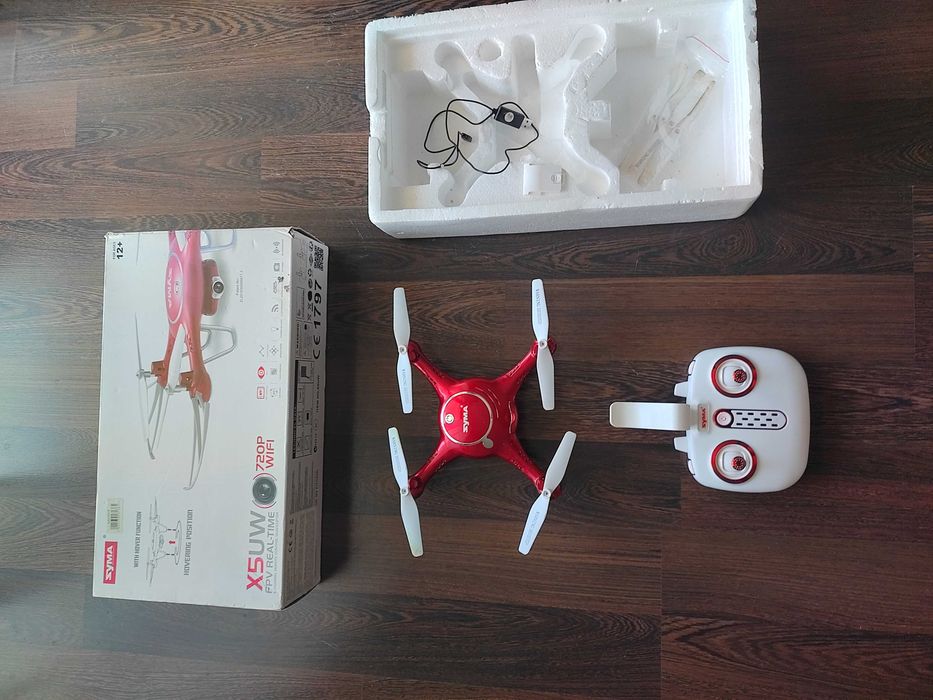 Dron Syma z kamerą DJI Parrot