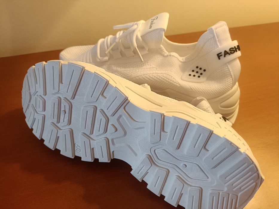 Sapatilhas rapariga/brancas/novas