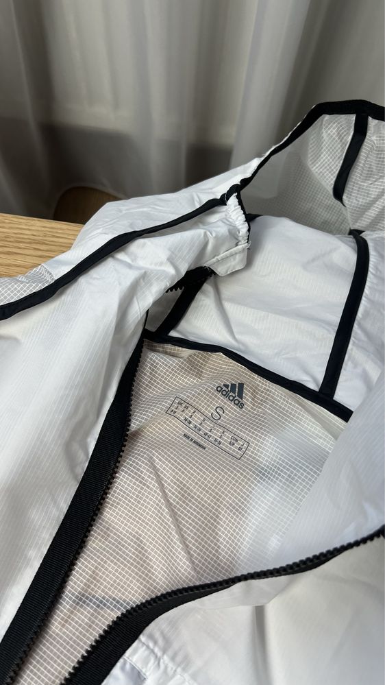 Жіноча бігова вітровка Adidas Terrex нова оригінал куртка біла