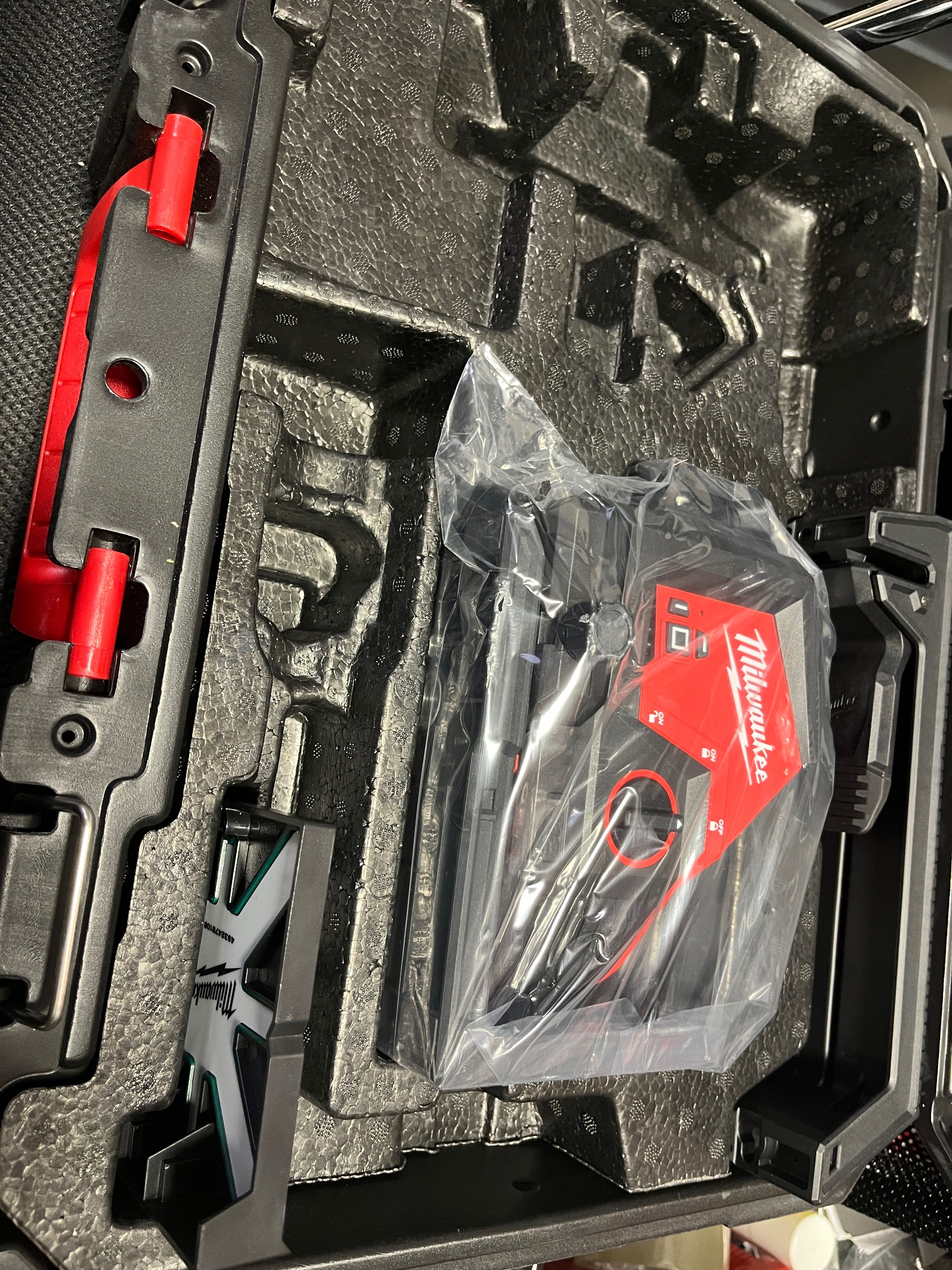 Milwaukee M12 3PL-0C Laser krzyżowy 3-płaszczyznowy